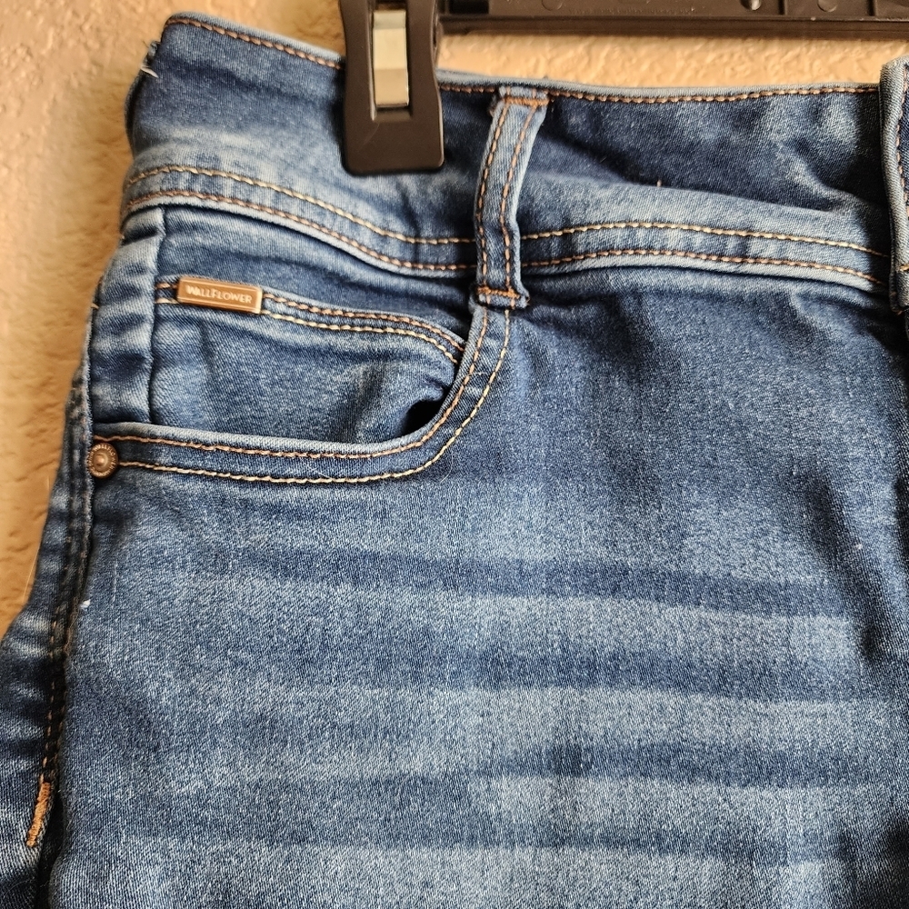 Wallflower Denim Jean shorts Size 9 - Picture 14 of 16